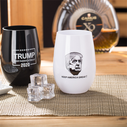 黑白塑料紅酒杯